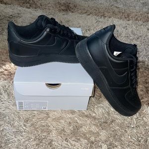 Like New Nike Air Force 1 - Men’s Size 7/Women 8.5